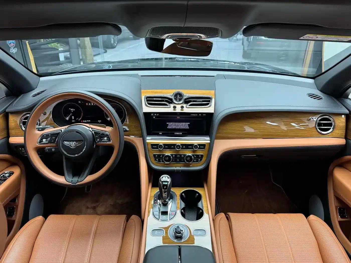 Bentayga 2024 4.0T V8 Long Wheelbase — миниатюра 21