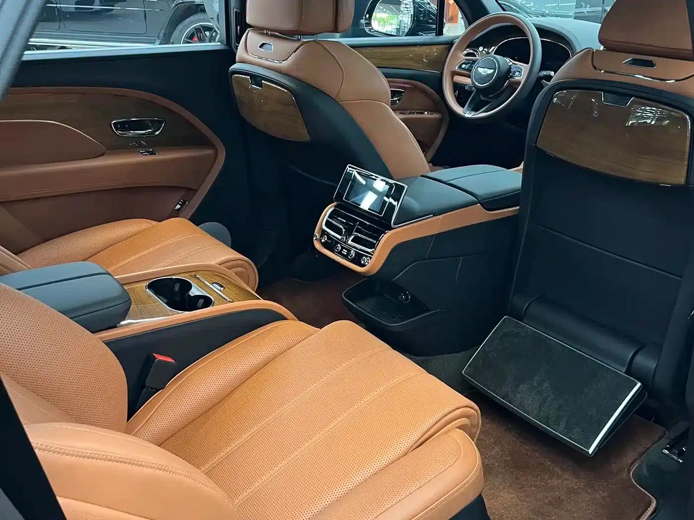 Bentayga 2024 4.0T V8 Long Wheelbase — миниатюра 23