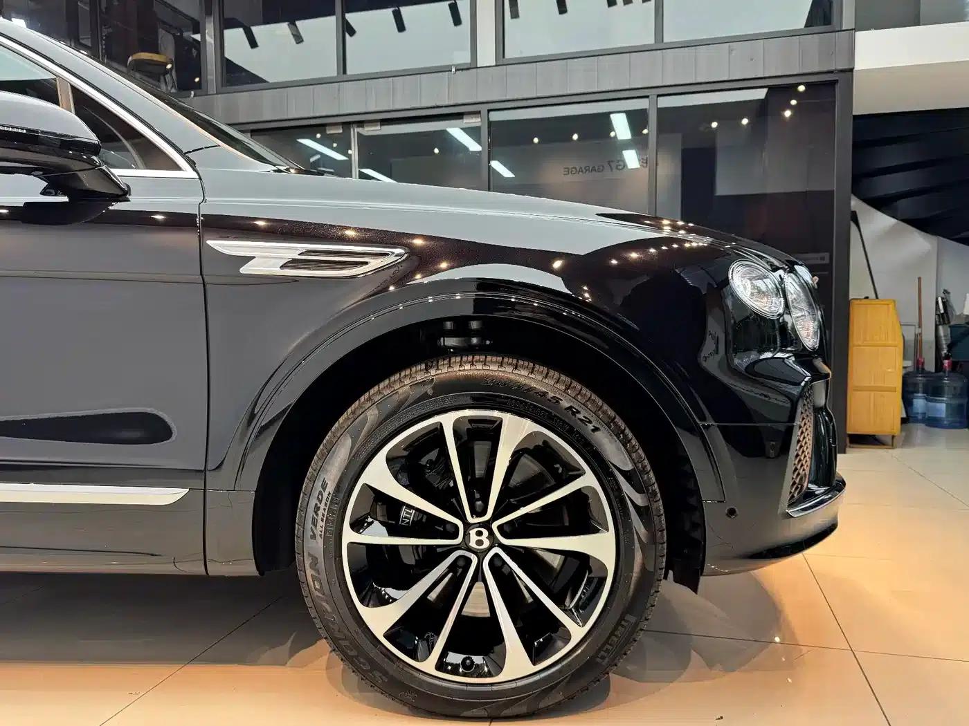 Bentayga 2024 4.0T V8 Long Wheelbase — миниатюра 24