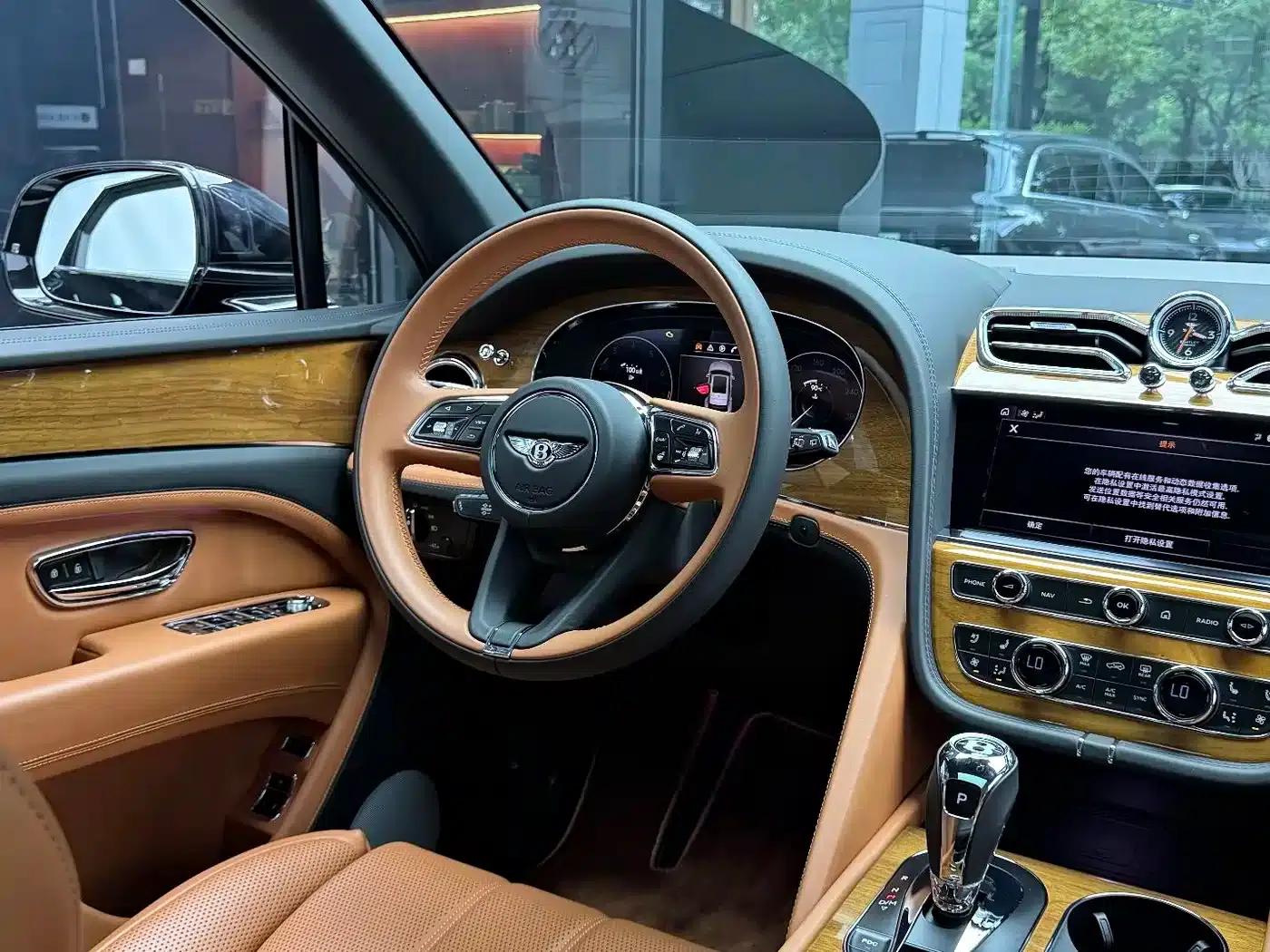 Bentayga 2024 4.0T V8 Long Wheelbase — миниатюра 26