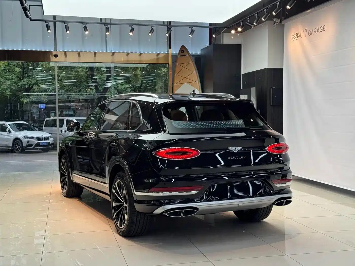 Bentayga 2024 4.0T V8 Long Wheelbase — миниатюра 6