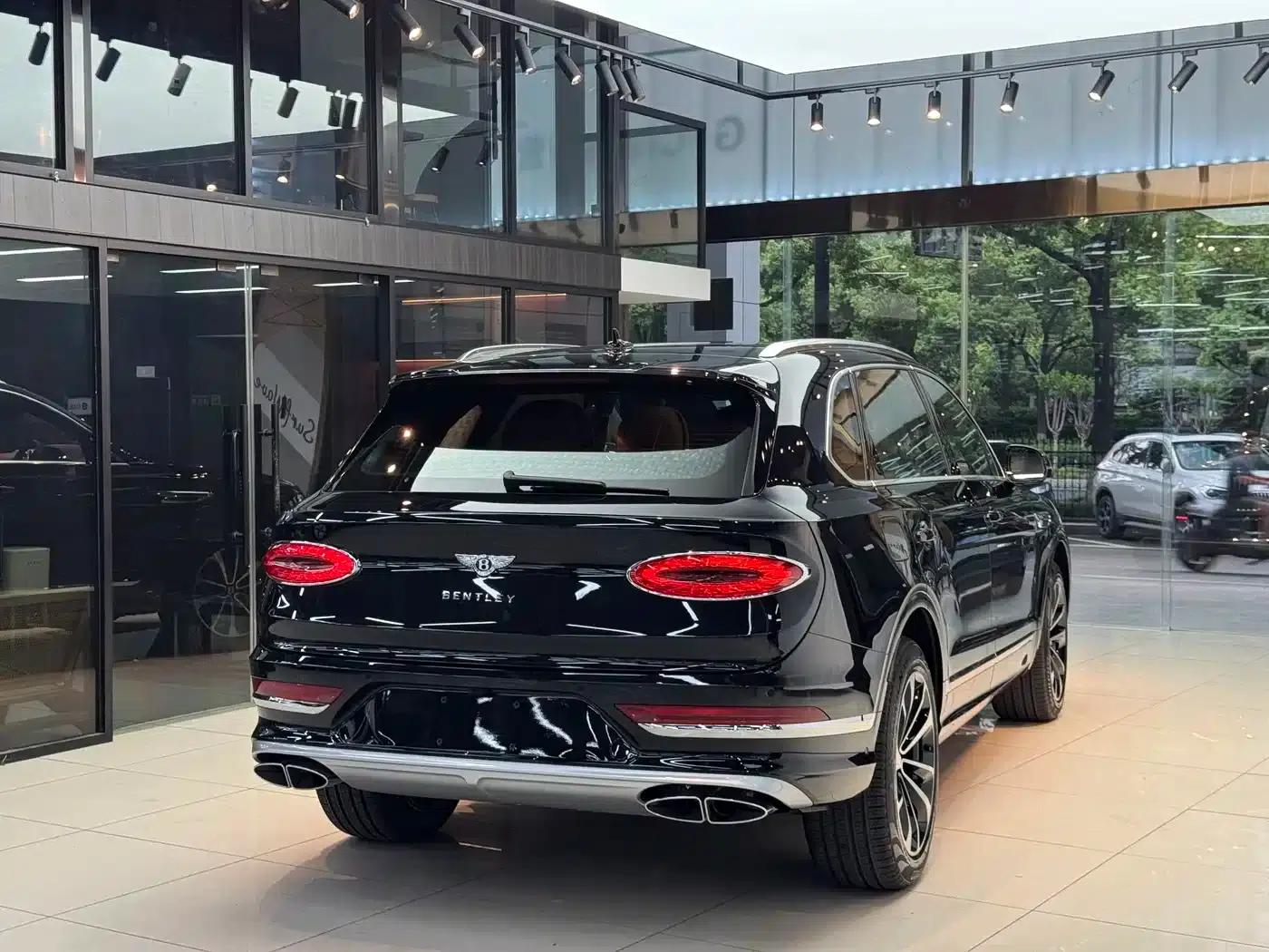 Bentayga 2024 4.0T V8 Long Wheelbase — миниатюра 7