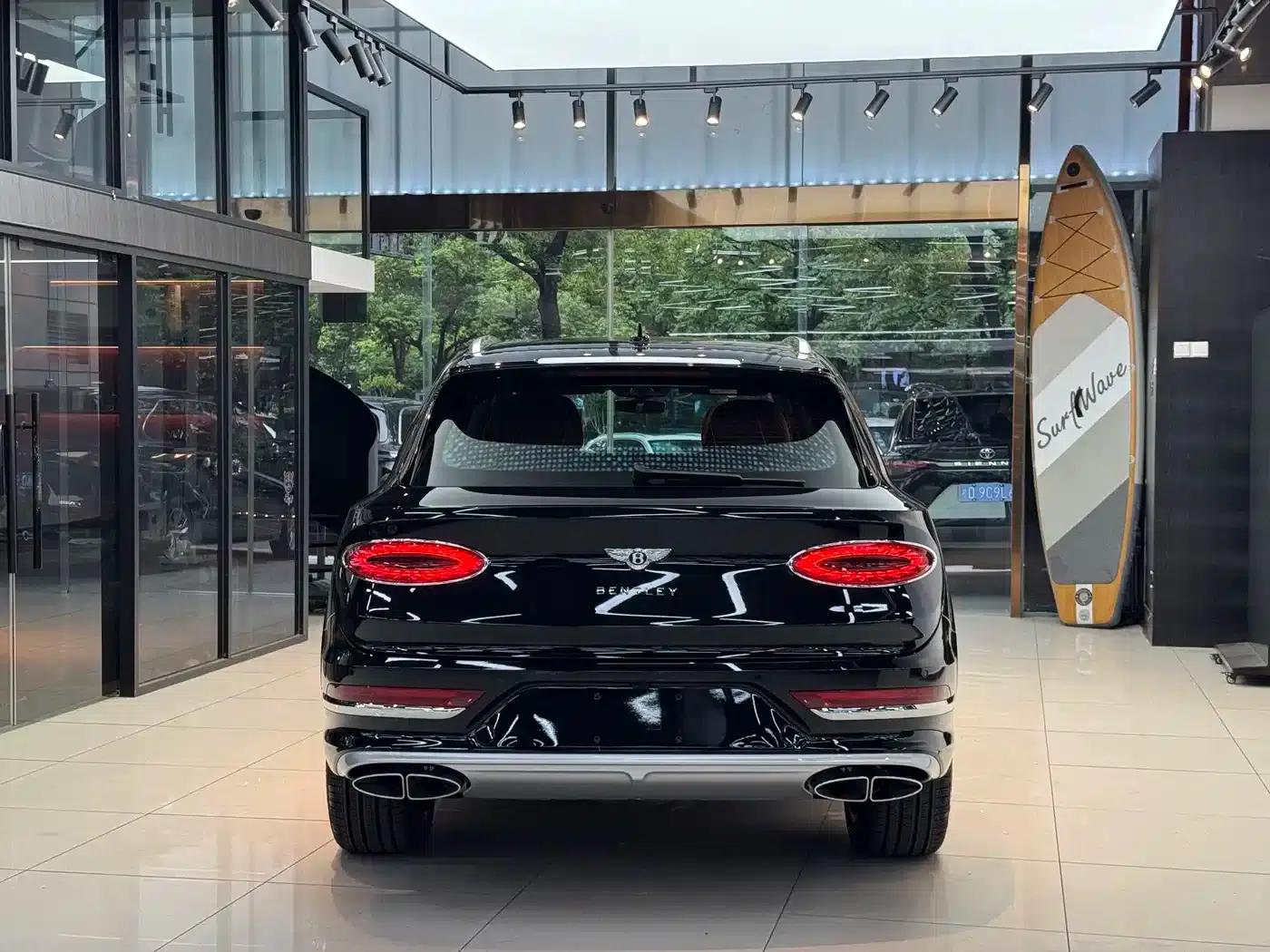 Bentayga 2024 4.0T V8 Long Wheelbase — миниатюра 8
