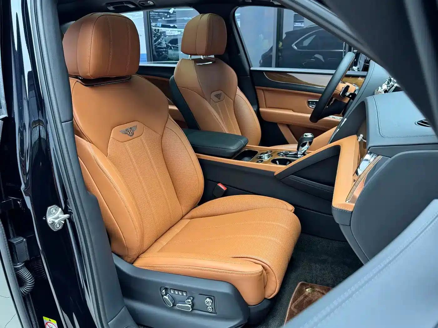 Bentayga 2024 4.0T V8 Long Wheelbase — миниатюра 9