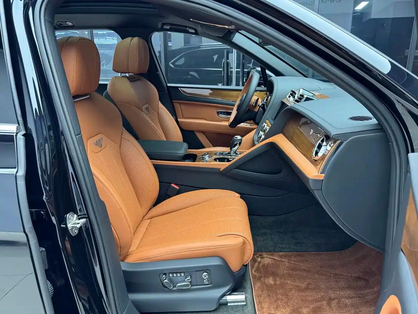 Bentayga 2024 4.0T V8 Long Wheelbase — миниатюра 10