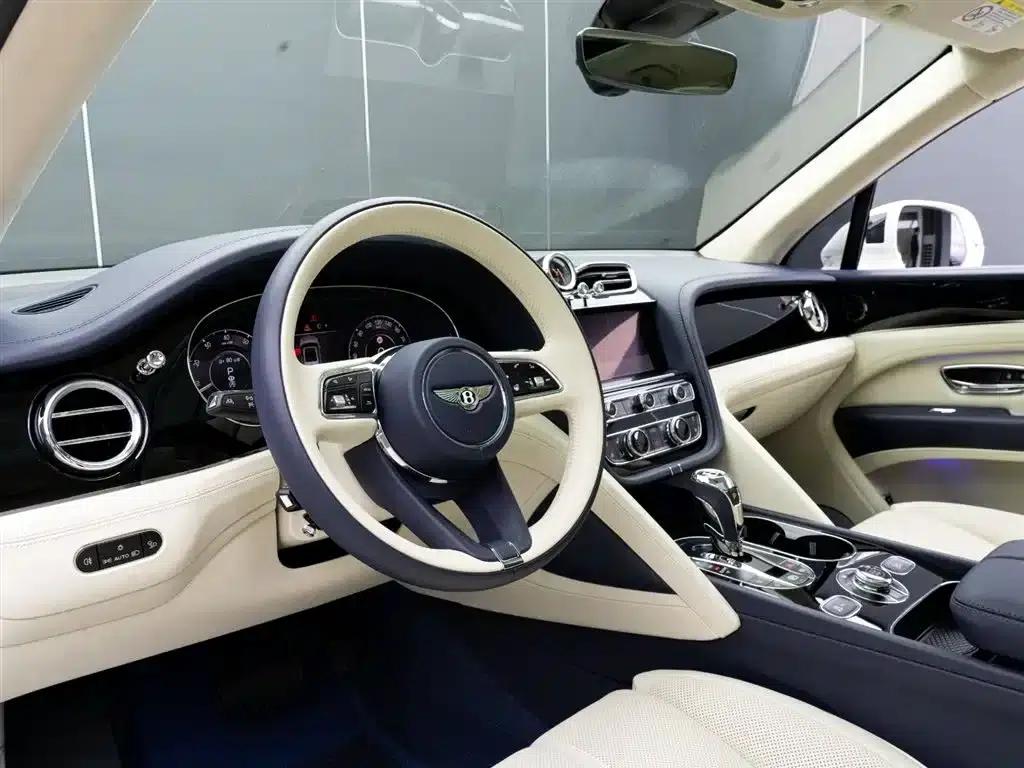 Bentayga 2024 4.0T V8 — миниатюра 11