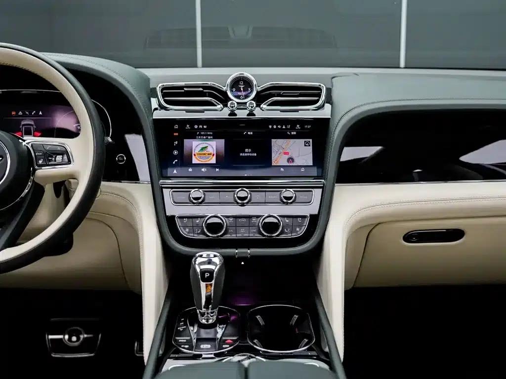 Bentayga 2022 4.0T V8 — миниатюра 15