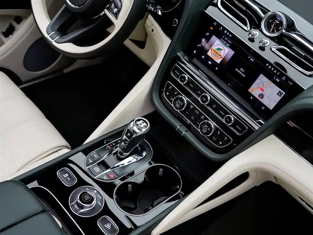 Bentayga 2022 4.0T V8 — миниатюра 17