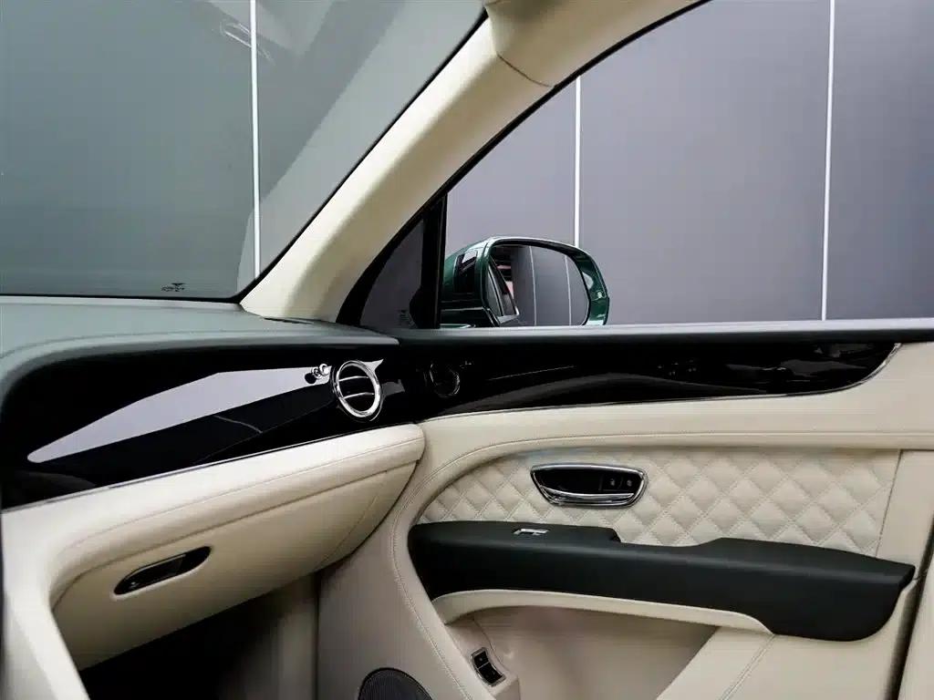 Bentayga 2022 4.0T V8 — миниатюра 19