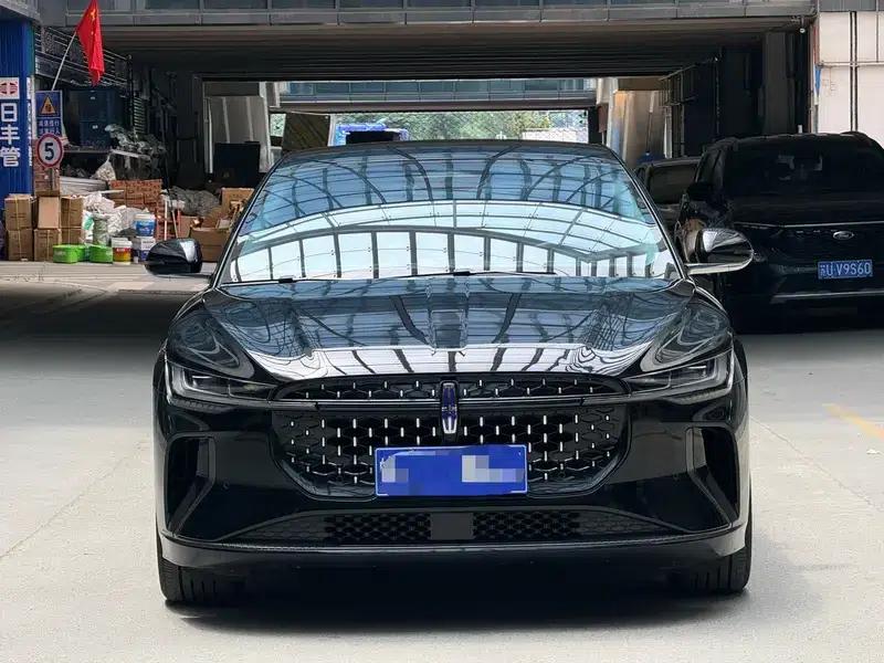 Lincoln Z 2025 2.0T Two-Wheel Drive Premium Hybrid — миниатюра 2