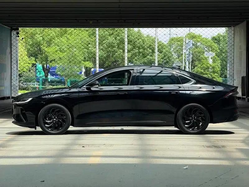 Lincoln Z 2025 2.0T Two-Wheel Drive Premium Hybrid — миниатюра 4