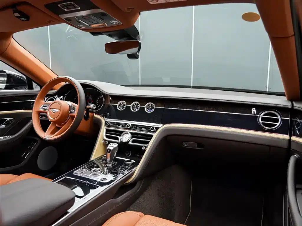 Flying Spur Plug-in Hybrid 2025 4.0T V8 Mulliner — миниатюра 18