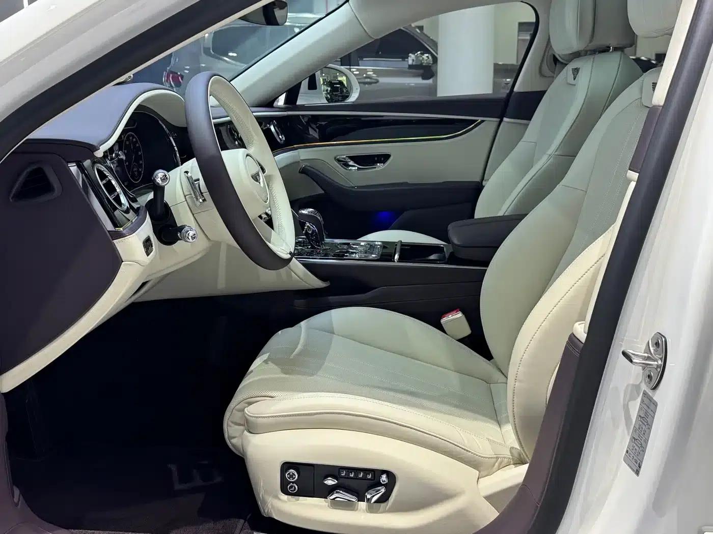 2024 Flying Spur Plug-in Hybrid 2.9T V6 Hybrid — миниатюра 16