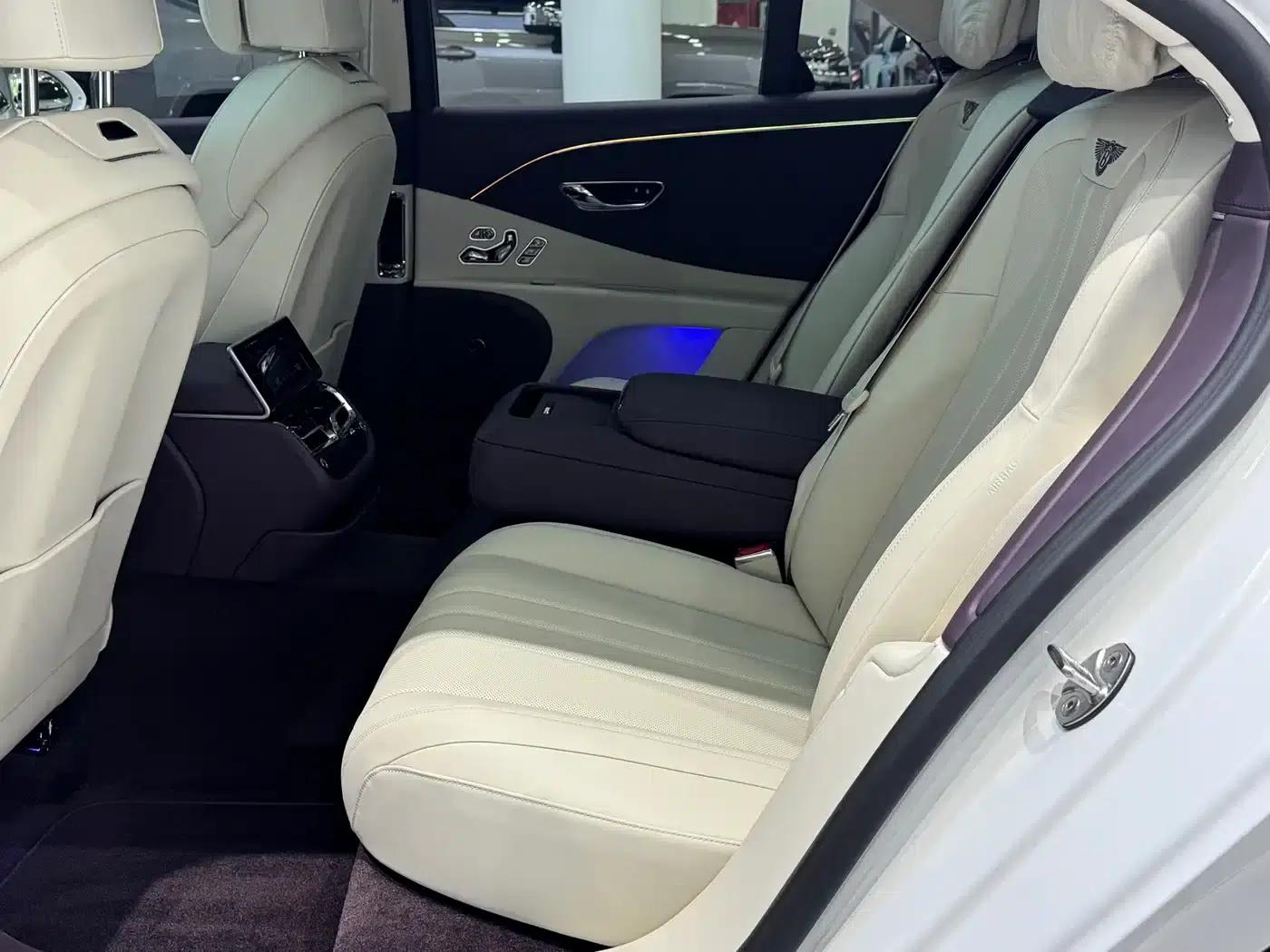2024 Flying Spur Plug-in Hybrid 2.9T V6 Hybrid — миниатюра 17