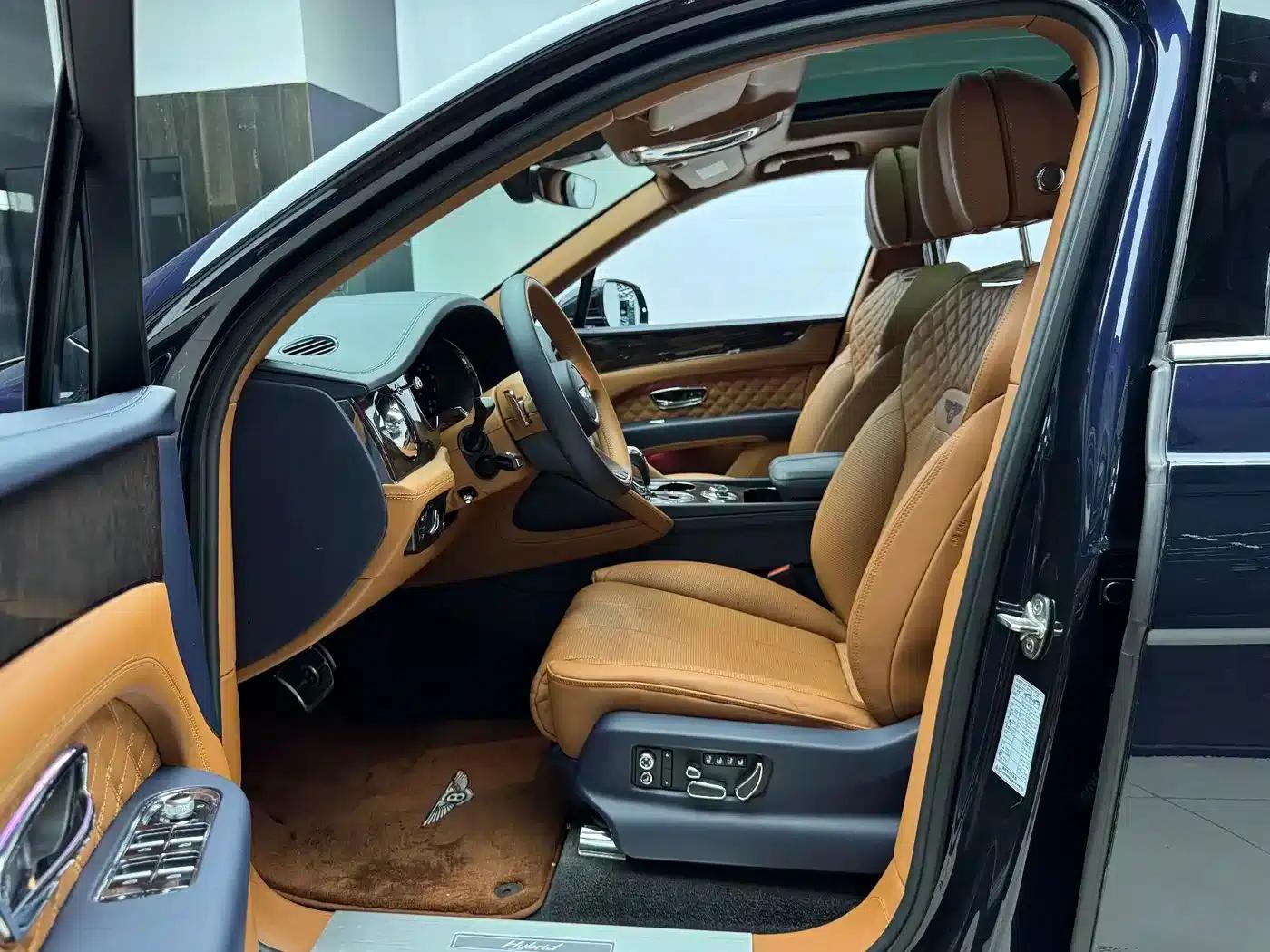 Bentayga Plug-in Hybrid 2021 3.0T PHEV — миниатюра 12