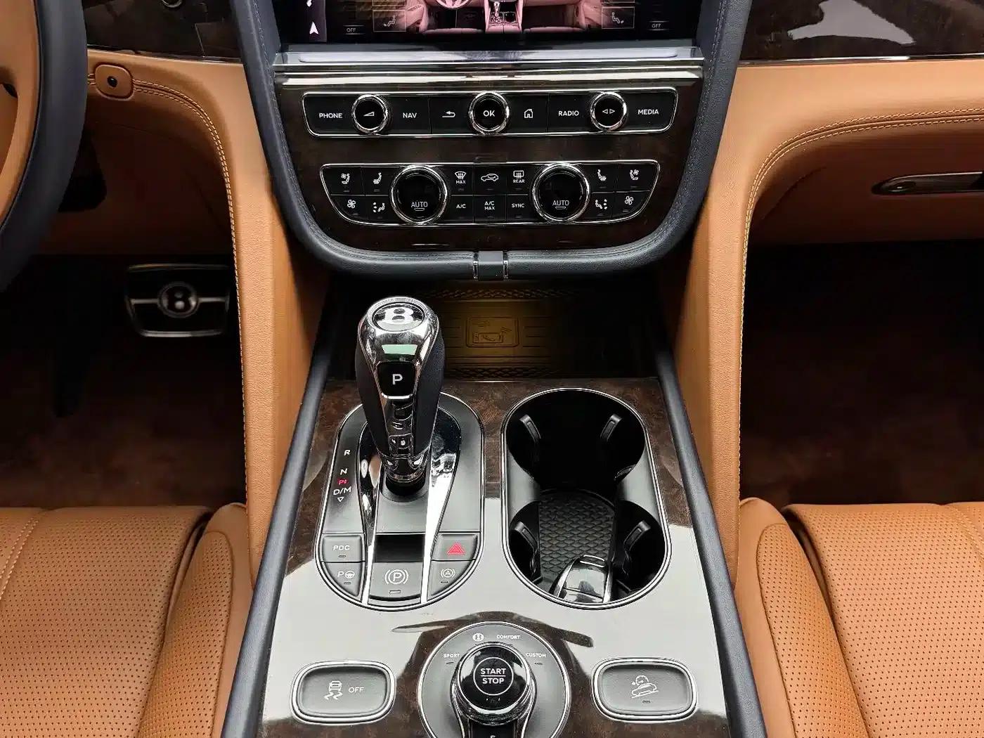 Bentayga Plug-in Hybrid 2021 3.0T PHEV — миниатюра 15