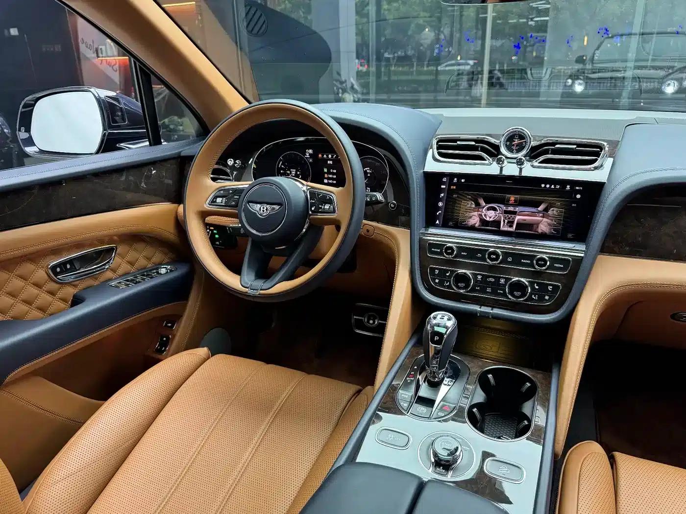 Bentayga Plug-in Hybrid 2021 3.0T PHEV — миниатюра 16