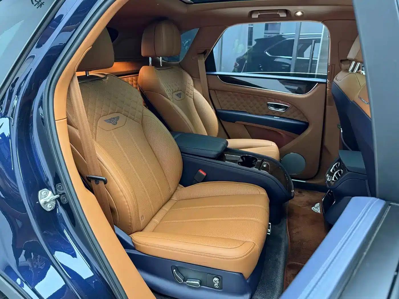 Bentayga Plug-in Hybrid 2021 3.0T PHEV — миниатюра 18