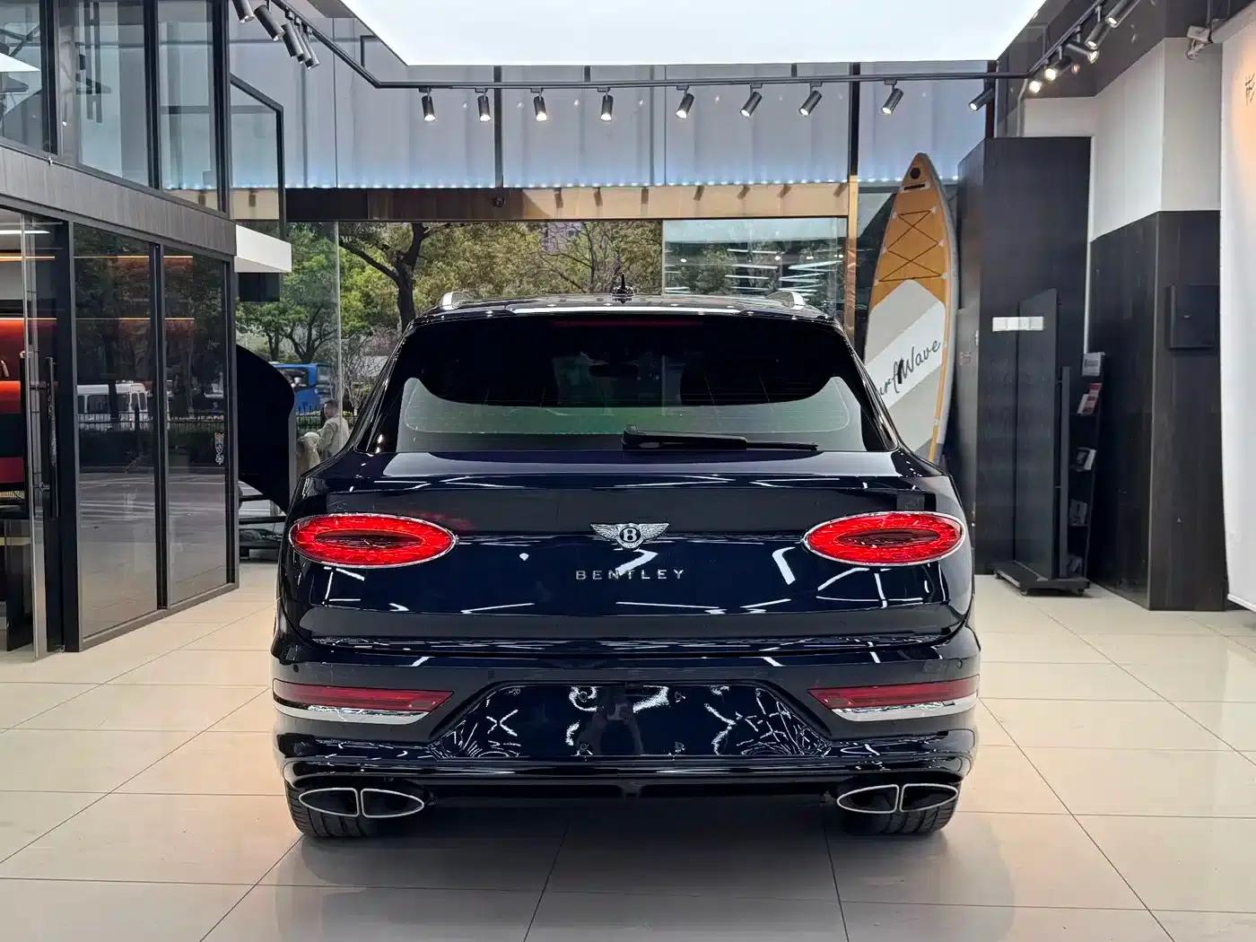Bentayga Plug-in Hybrid 2021 3.0T PHEV — миниатюра 6