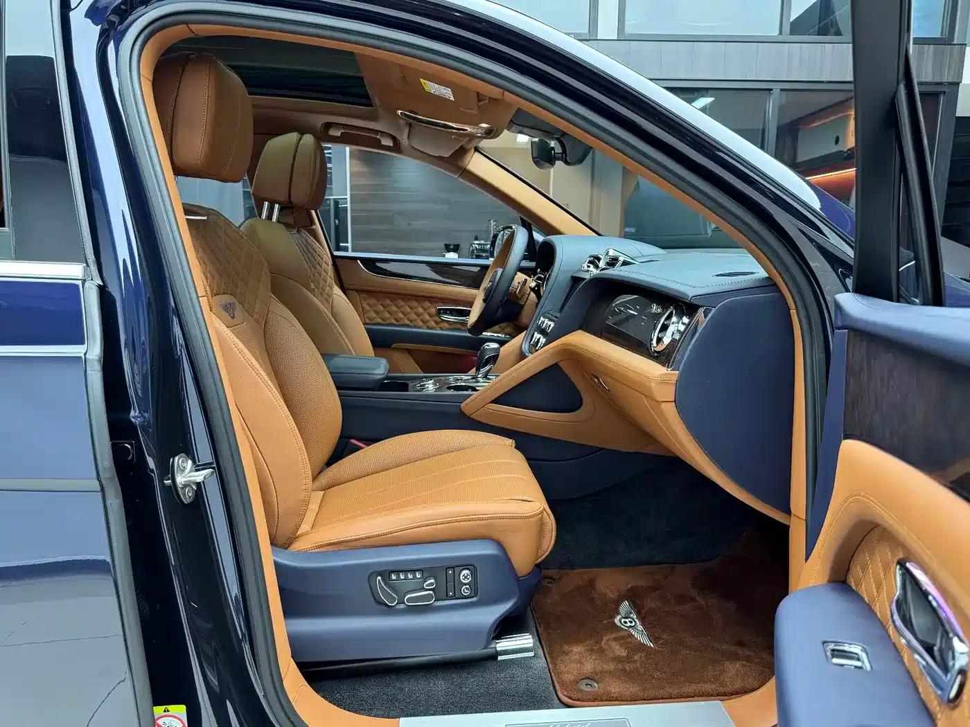 Bentayga Plug-in Hybrid 2021 3.0T PHEV — миниатюра 9