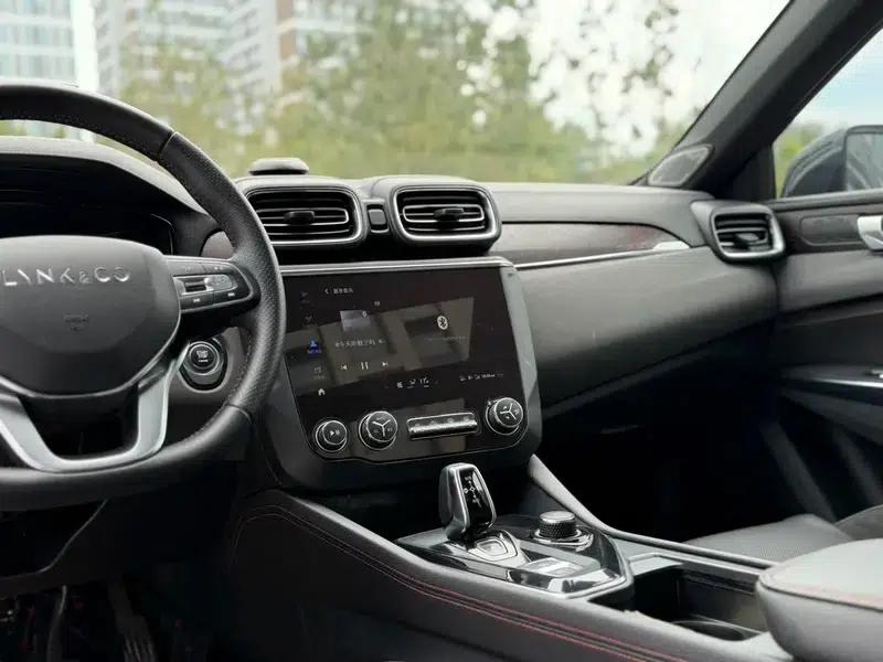 Lynk & Co 03 2019 1.5TD DCT Pro Edition — миниатюра 11