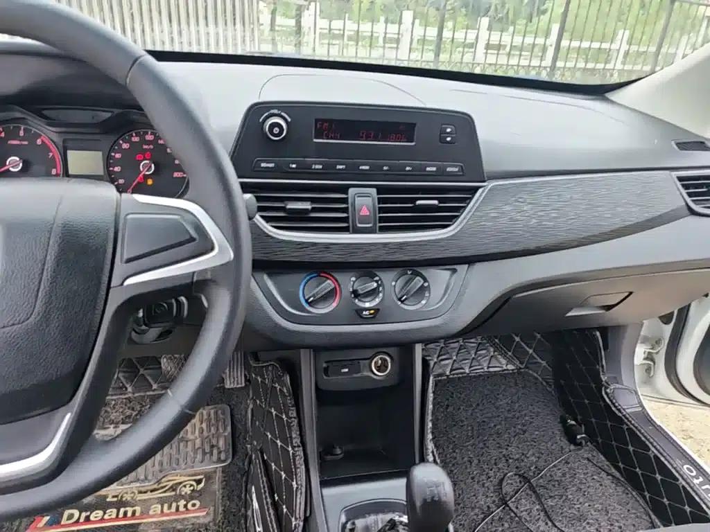 Baojun 310 2020 1.2L Manual Comfort Model — миниатюра 13