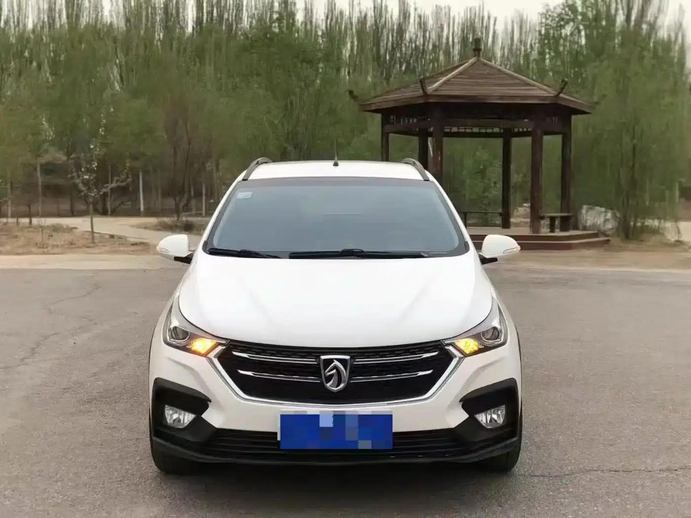 Baojun 310W 2018 1.5L Automatic Deluxe Edition (National V Emission Standard) — миниатюра 2
