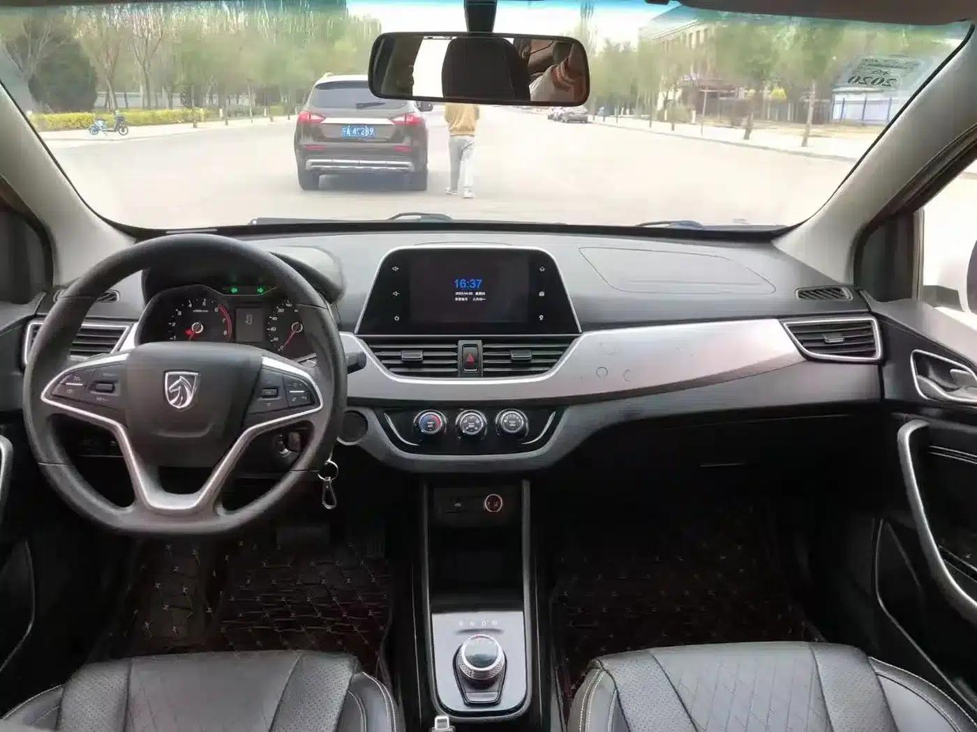 Baojun 310W 2018 1.5L Automatic Deluxe Edition (National V Emission Standard) — миниатюра 5