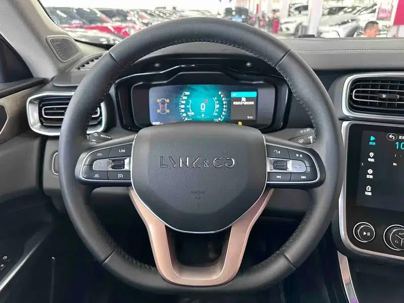 Lynk & Co 01 2017 2.0T 2WD Pro Edition — миниатюра 12