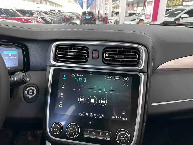 Lynk & Co 01 2017 2.0T 2WD Pro Edition — миниатюра 10