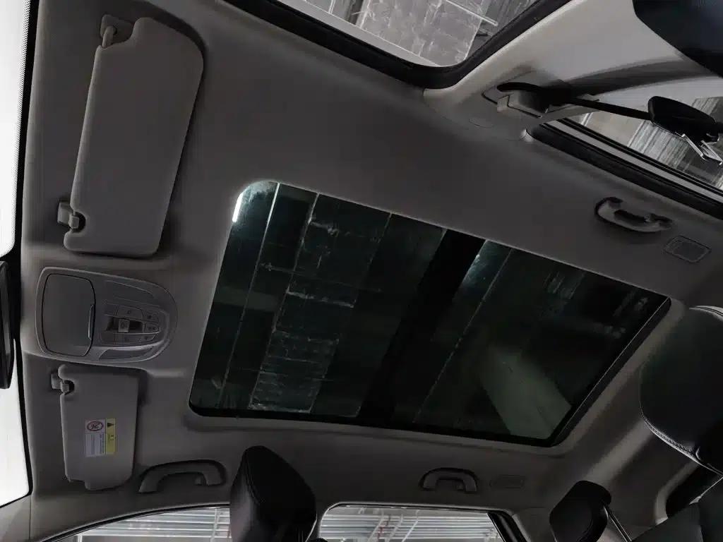Baojun 530 2021 Global Car Anniversary Edition 1.5T CVT Premium Connected 7-Seater — миниатюра 14