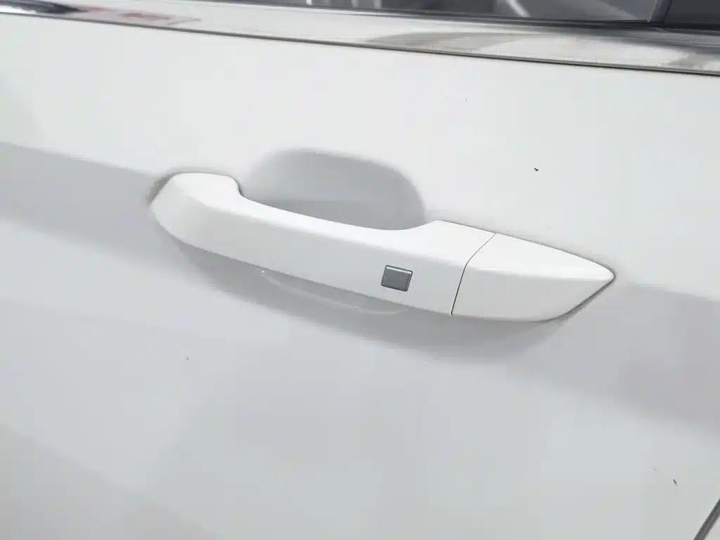 Baojun 530 2021 Global Car Anniversary Edition 1.5T CVT Premium Connected 7-Seater — миниатюра 18