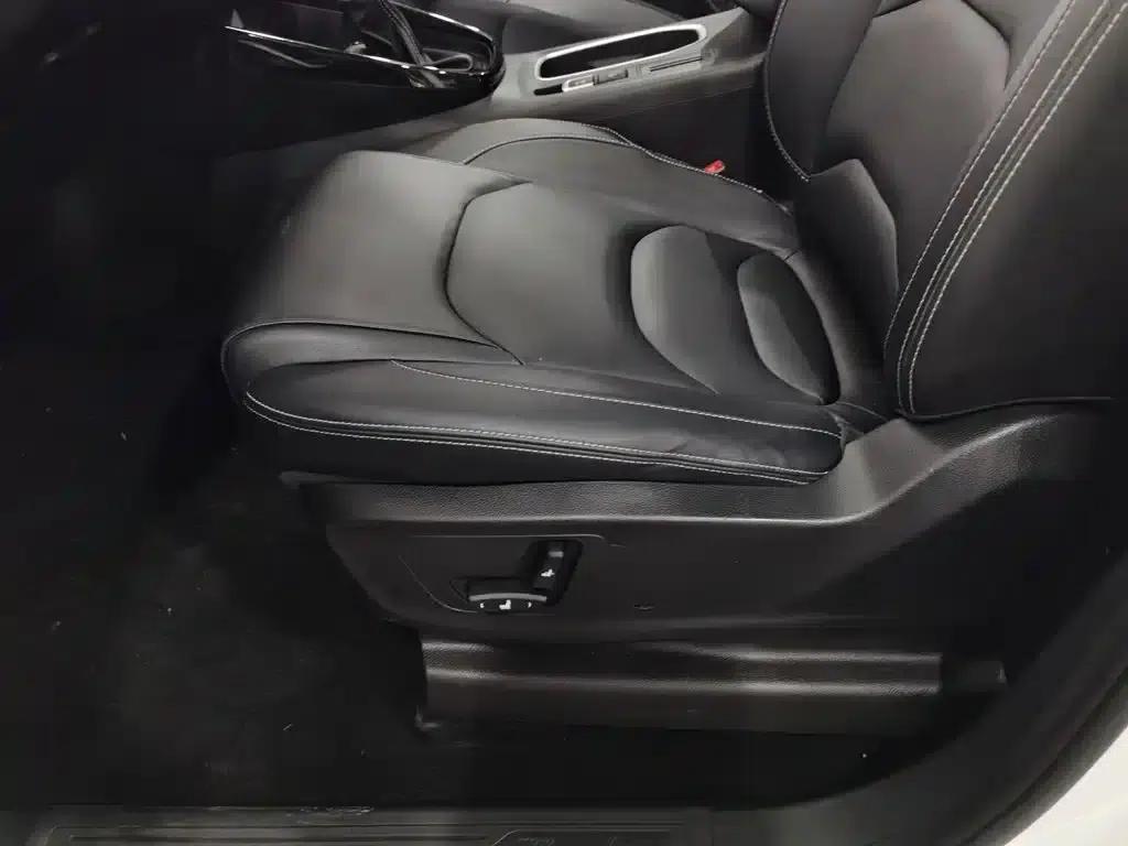 Baojun 530 2021 Global Car Anniversary Edition 1.5T CVT Premium Connected 7-Seater — миниатюра 20
