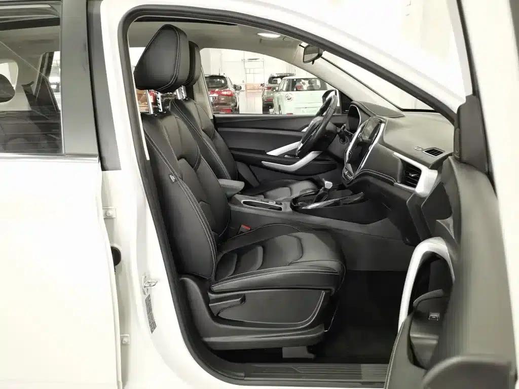 Baojun 530 2021 Global Car Anniversary Edition 1.5T CVT Premium Connected 7-Seater — миниатюра 23