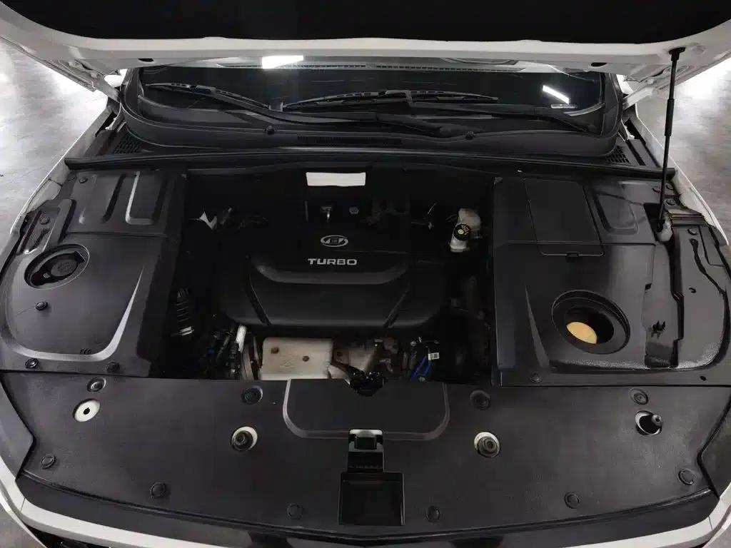 Baojun 530 2021 Global Car Anniversary Edition 1.5T CVT Premium Connected 7-Seater — миниатюра 6