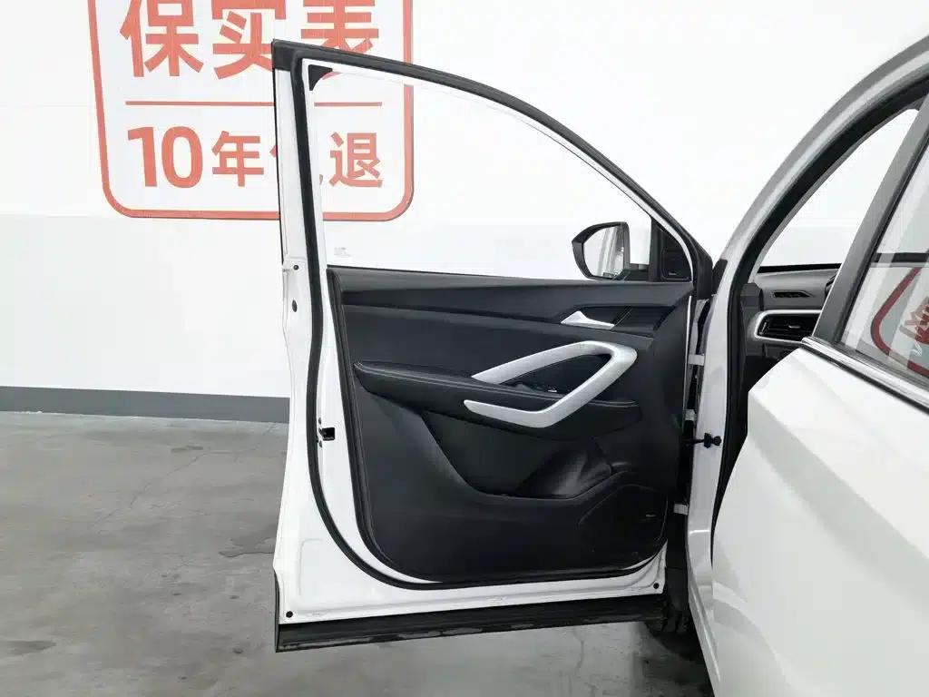 Baojun 530 2021 Global Car Anniversary Edition 1.5T CVT Premium Connected 7-Seater — миниатюра 8
