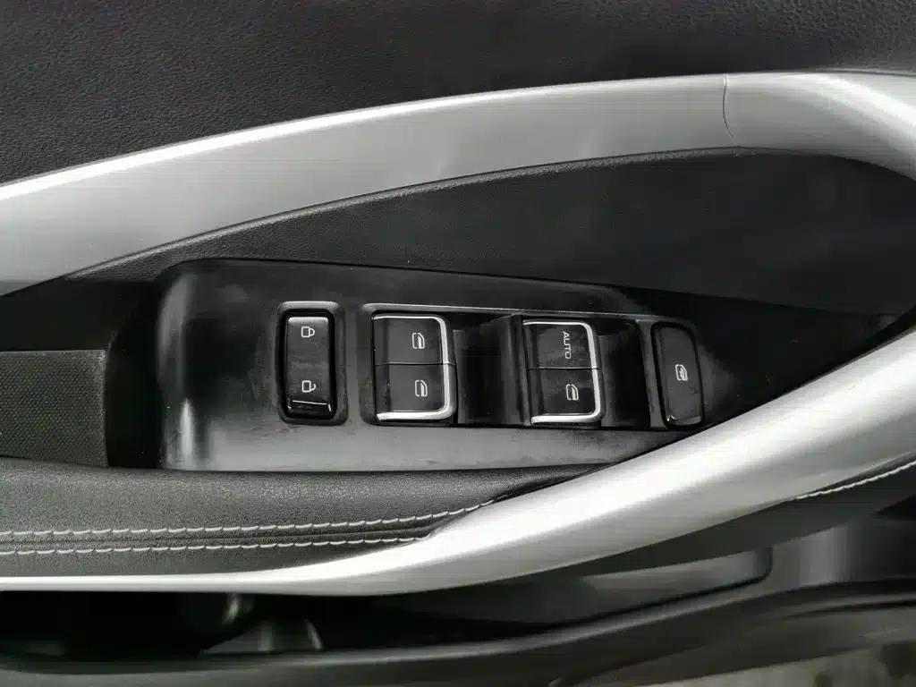 Baojun 530 2021 Global Car Anniversary Edition 1.5T CVT Premium Connected 7-Seater — миниатюра 9