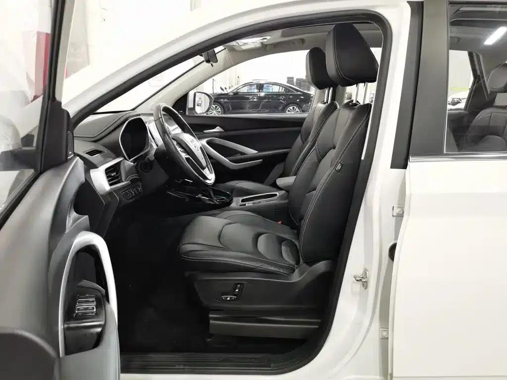 Baojun 530 2021 Global Car Anniversary Edition 1.5T CVT Premium Connected 7-Seater — миниатюра 10
