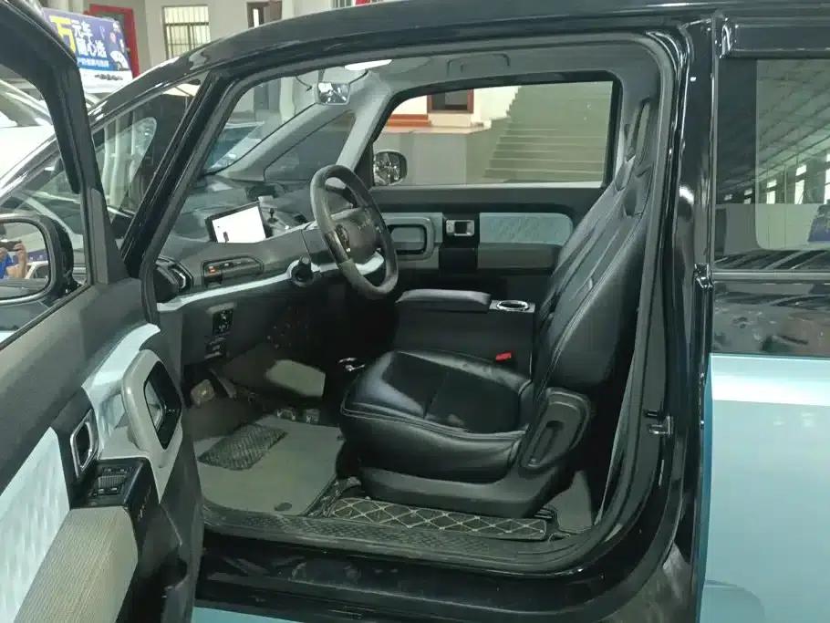 Baojun E300 2020 Plus Interstellar Smart Edition — миниатюра 9