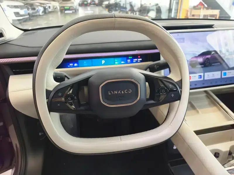 Lynk & Co 10 EM-P 2025 240 AWD Ultra Sport Edition — миниатюра 24