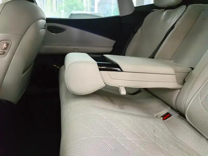 Lynk & Co 10 EM-P 2025 240 AWD Ultra Sport Edition — миниатюра 31