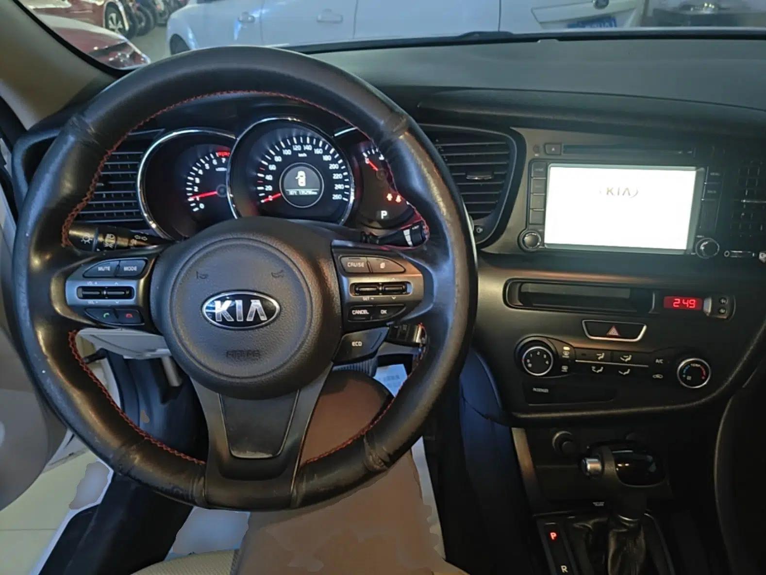 Kia K5 2015 2.0L Automatic GL — миниатюра 12