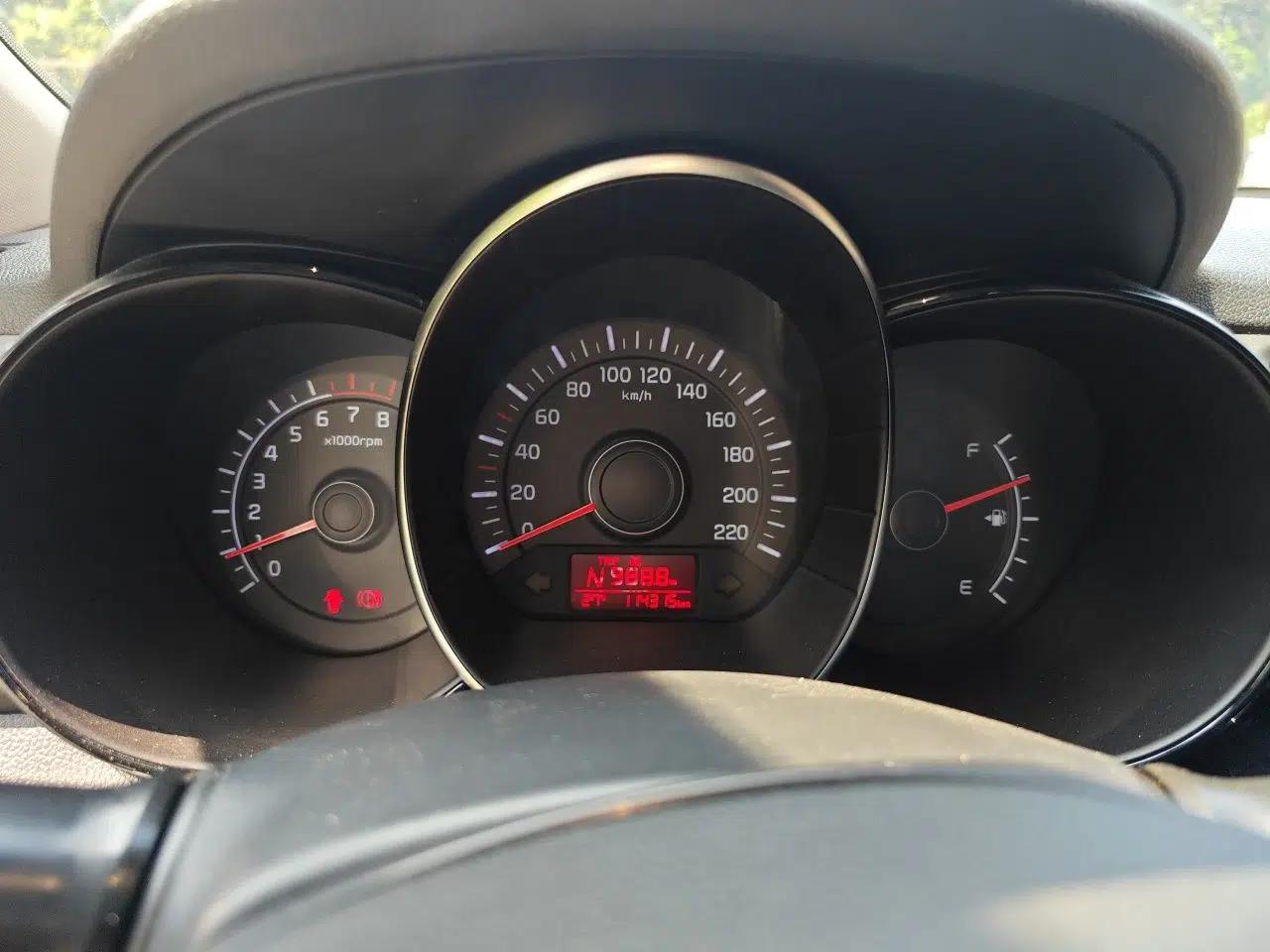 Kia K2 2015 Sedan 1.4L Automatic GLS — миниатюра 11