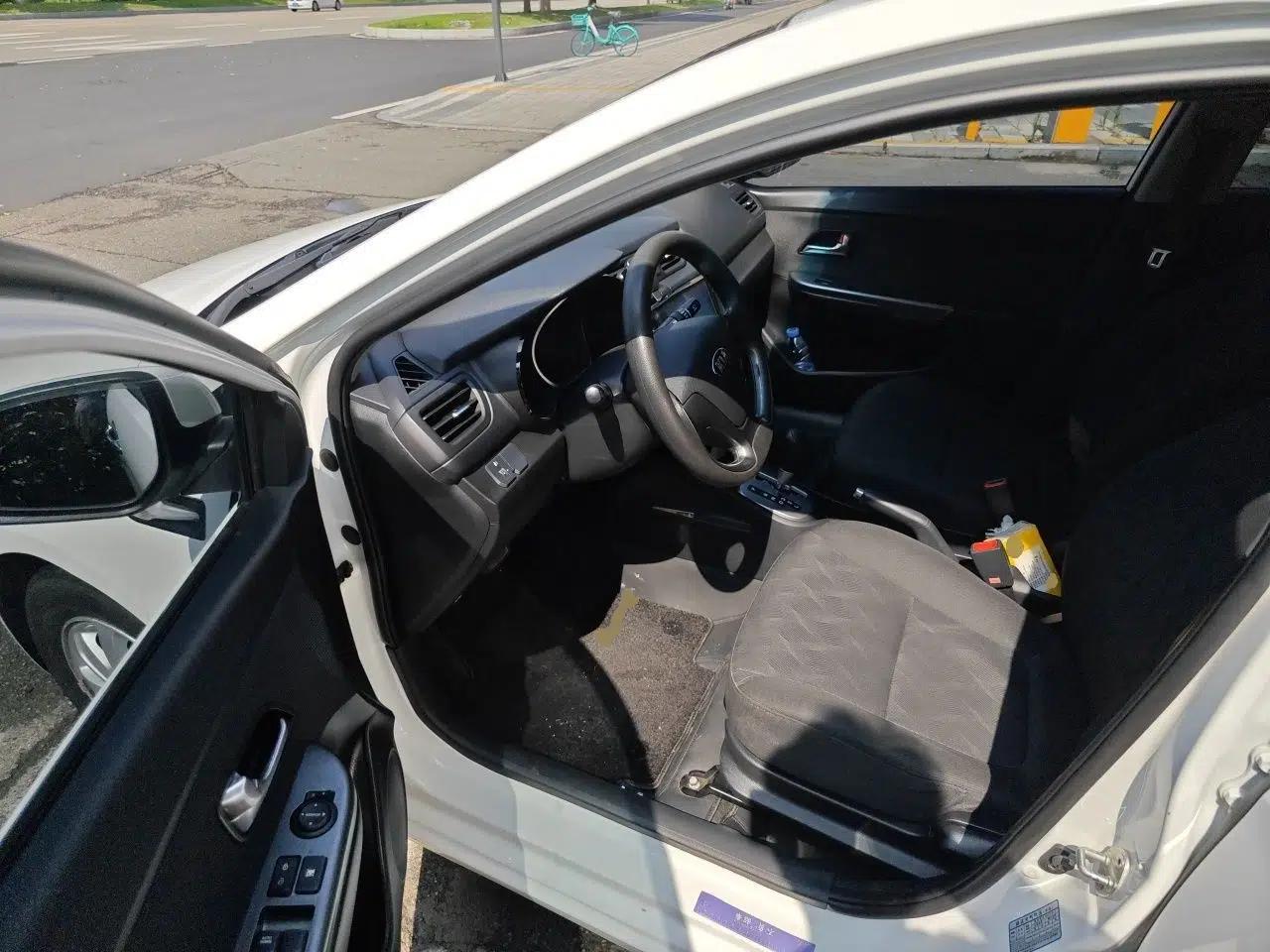 Kia K2 2015 Sedan 1.4L Automatic GLS — миниатюра 16