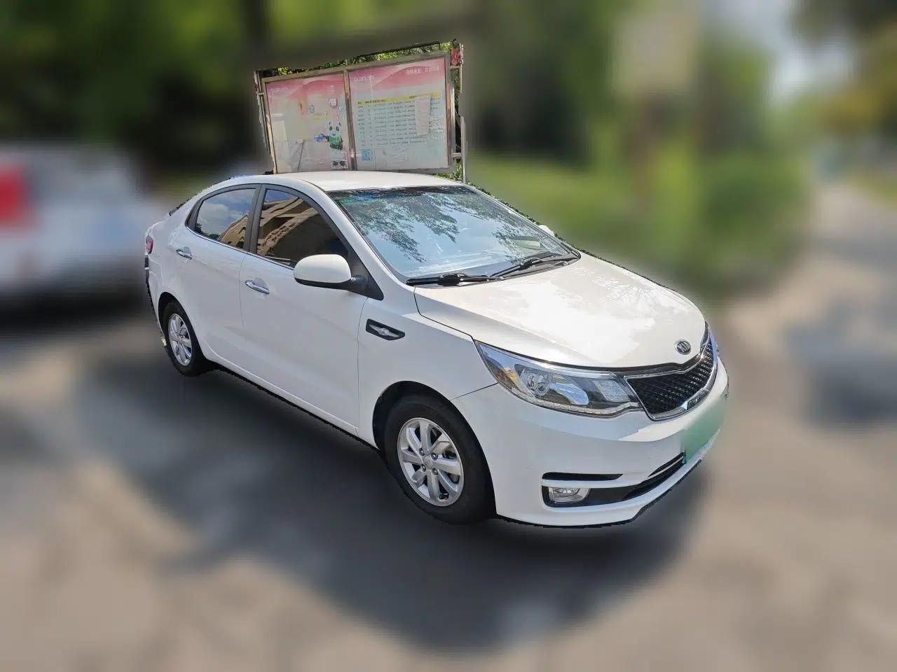 Kia K2 2015 Sedan 1.4L Automatic GLS — миниатюра 3