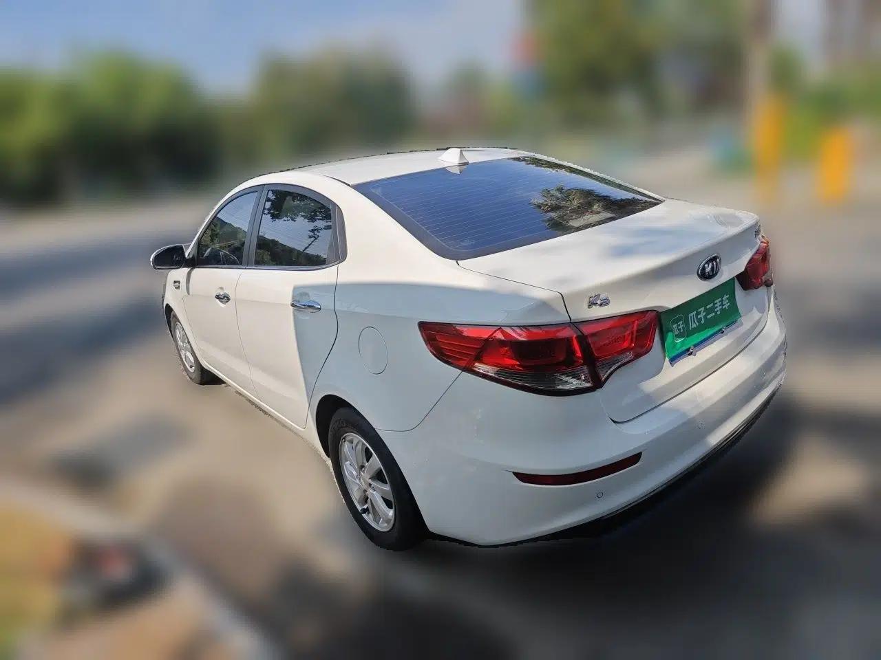 Kia K2 2015 Sedan 1.4L Automatic GLS — миниатюра 4
