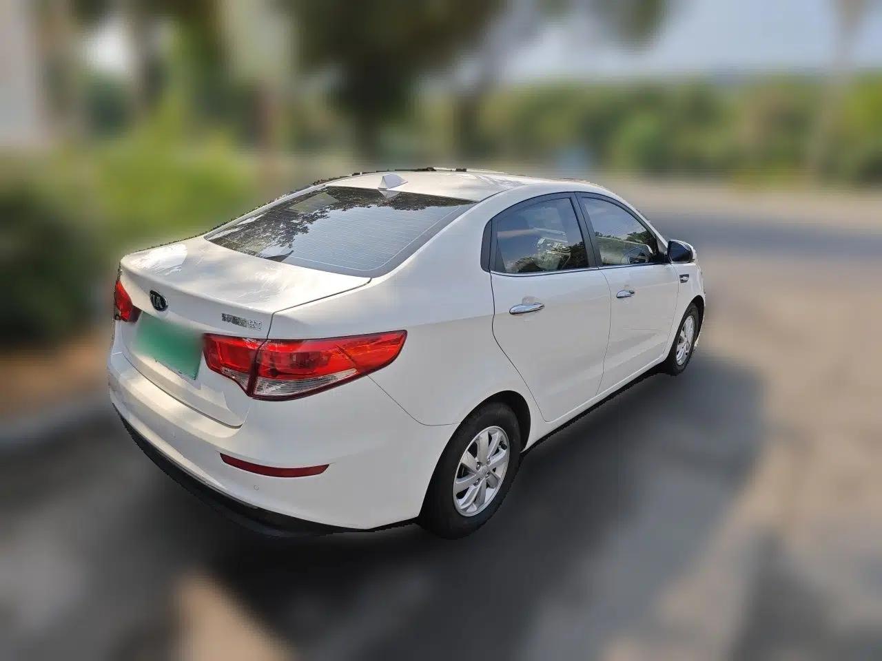 Kia K2 2015 Sedan 1.4L Automatic GLS — миниатюра 6
