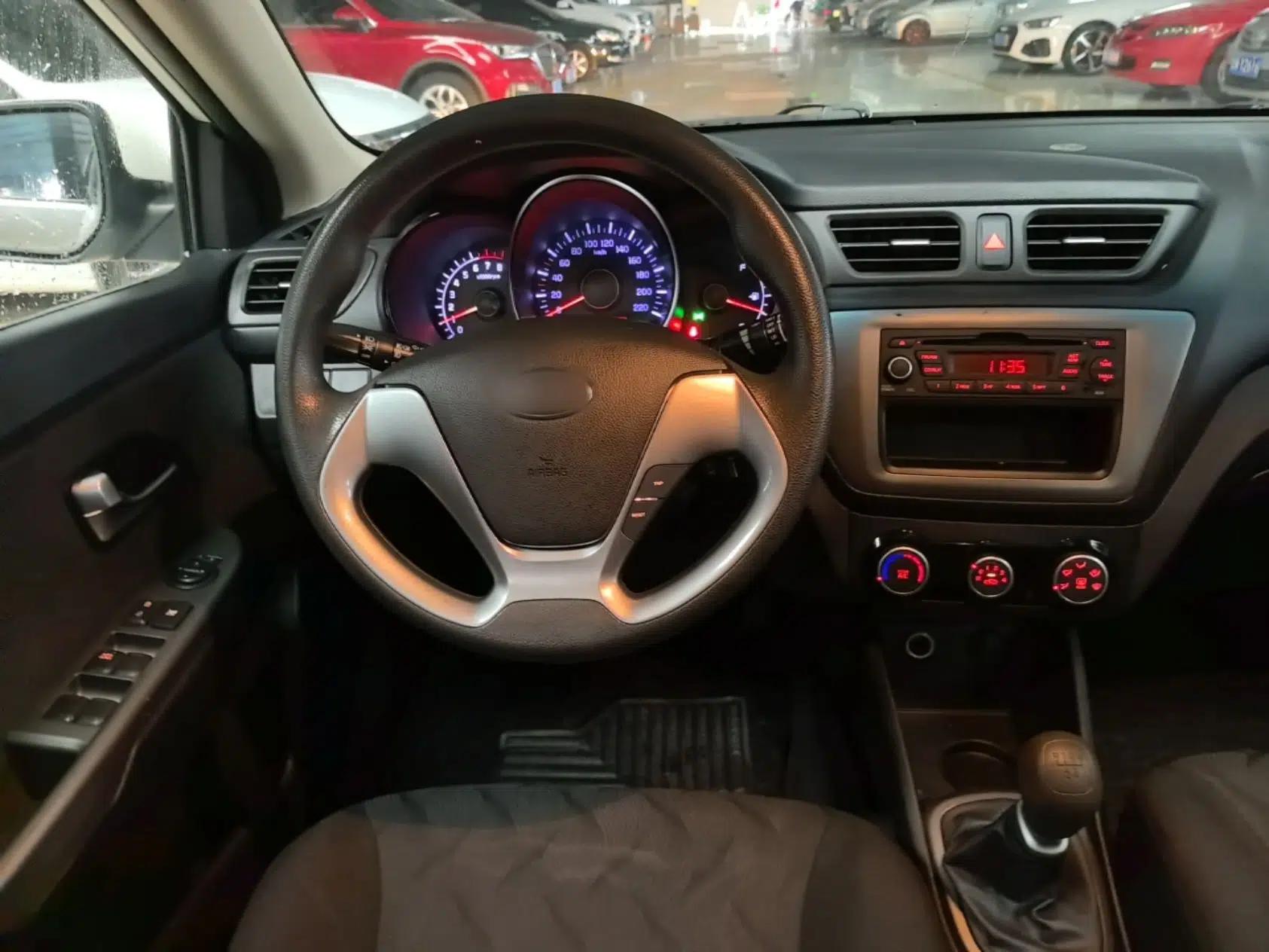 Kia K2 2015 Sedan 1.4L MT GLS — миниатюра 13