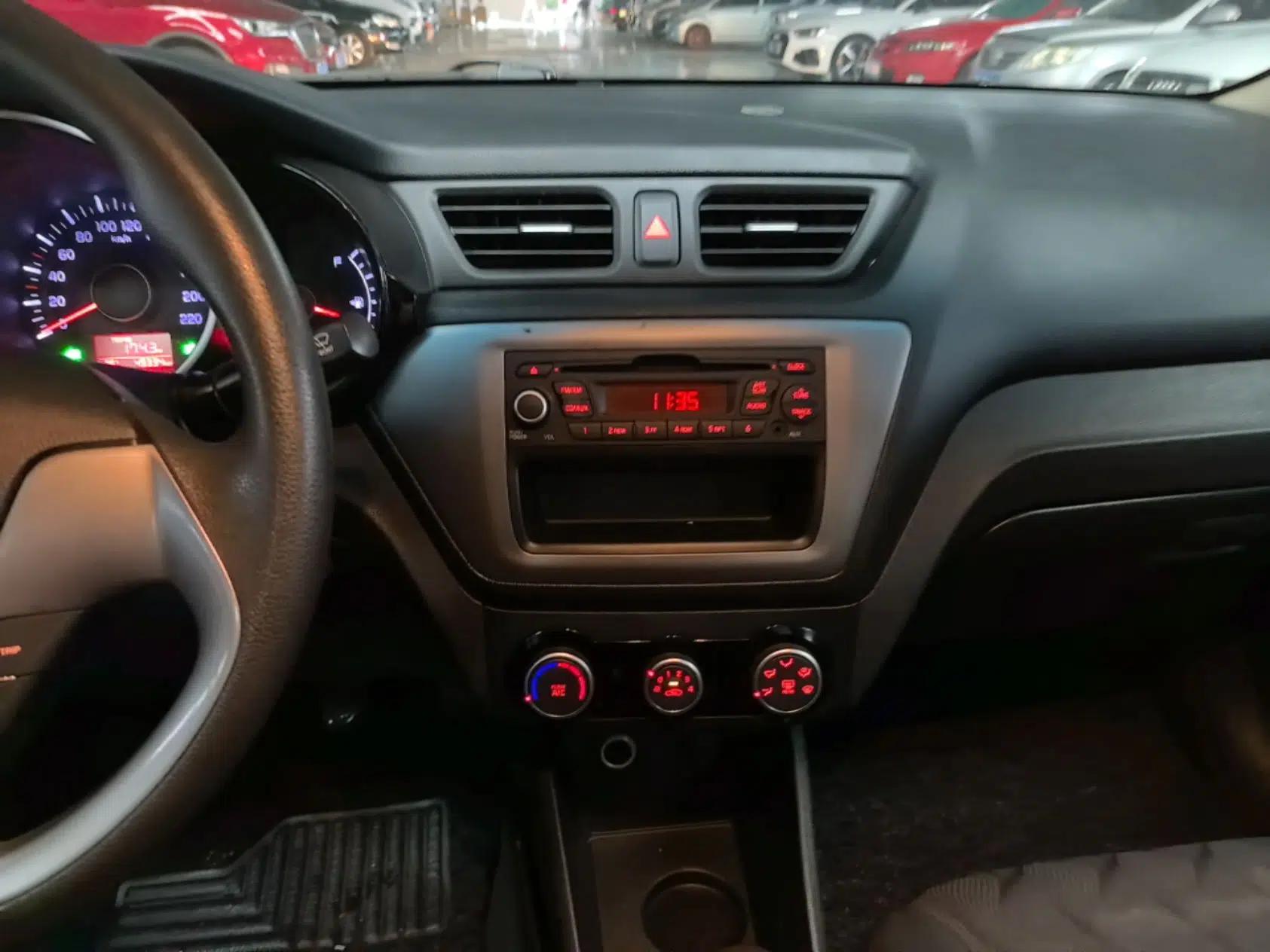 Kia K2 2015 Sedan 1.4L MT GLS — миниатюра 15