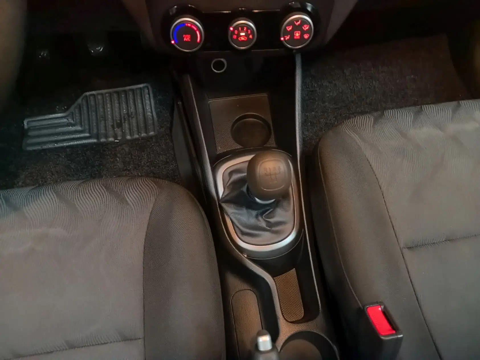 Kia K2 2015 Sedan 1.4L MT GLS — миниатюра 16